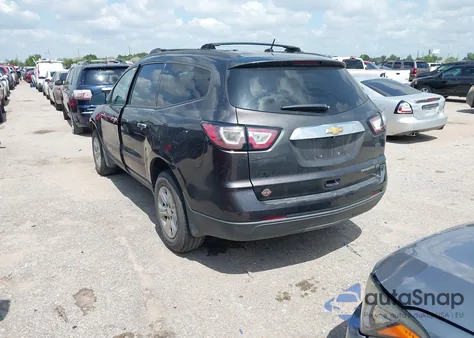 2017 Chevrolet Traverse Ls z USA, uszkodzony, nr VIN 1GNKRFKD7HJ209931